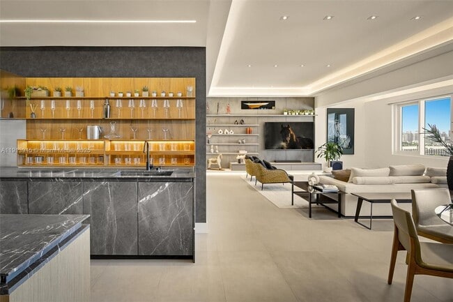 Building Photo - 2301 Collins Ave Unit 1634