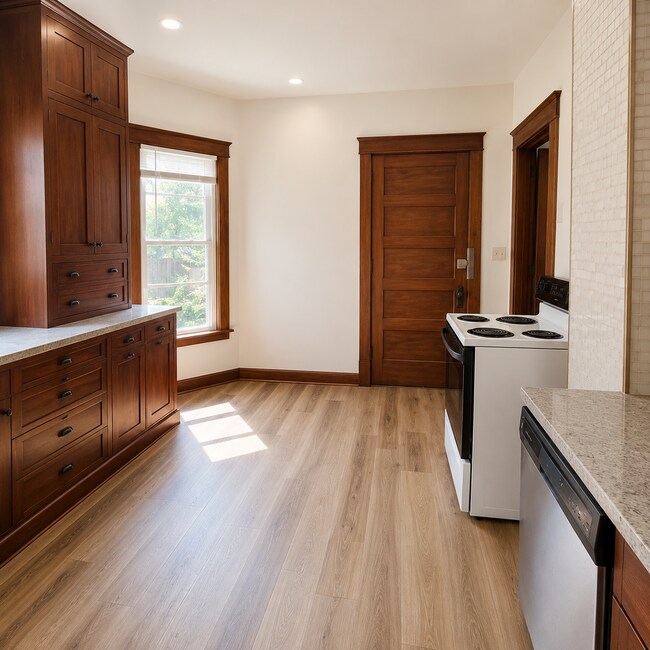 Photo - 351 W James St