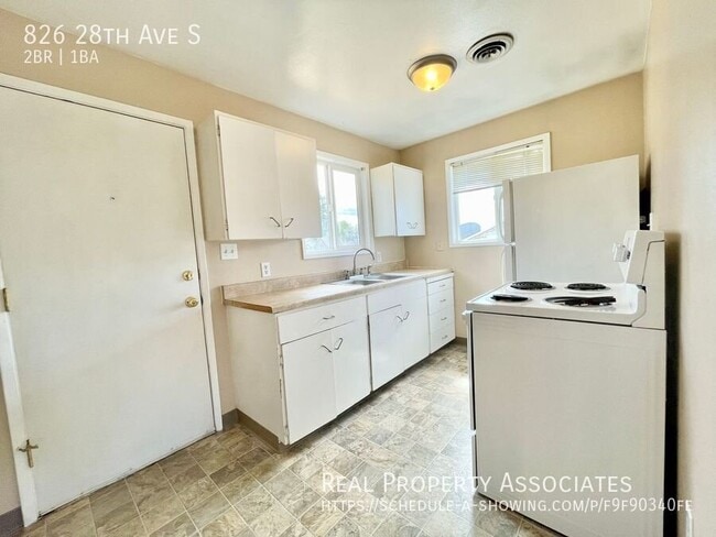 826 28th Ave S