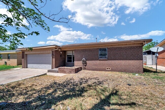 Photo - 1311 E 52nd St