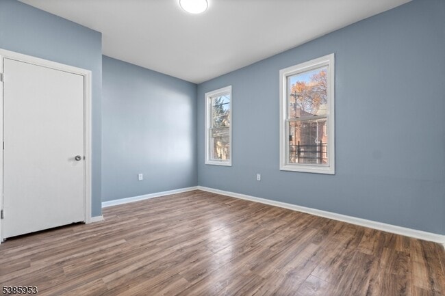 Photo - 302 Clinton Pl