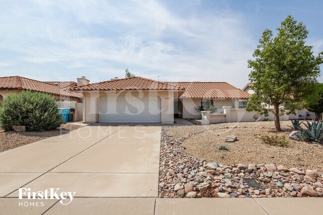 Photo - 4323 E Beck Ln