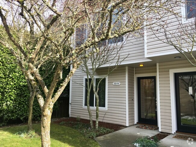 Building Photo - West Seattle Fantastic 3bd 1.5 bath Townho... Rental