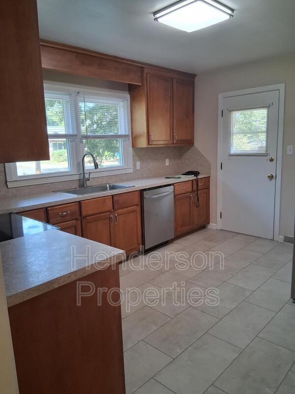 Photo - 922 Smith St