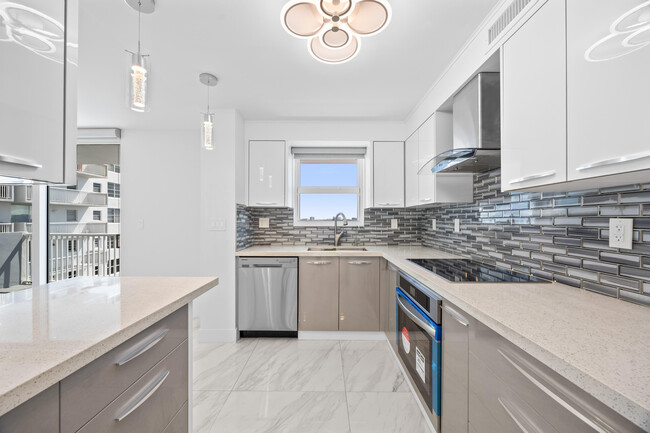 Photo - 137 Golden Isles Dr Unidad 914 Rental