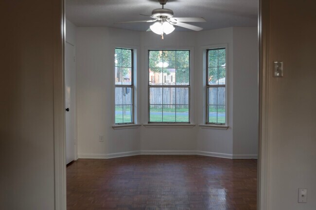 Photo - 108 Mayfair Cove