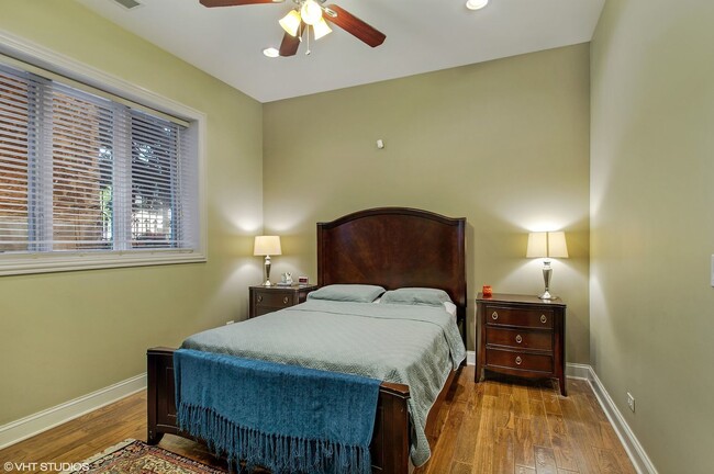 Photo - 3025 N California Ave Unit 1SW