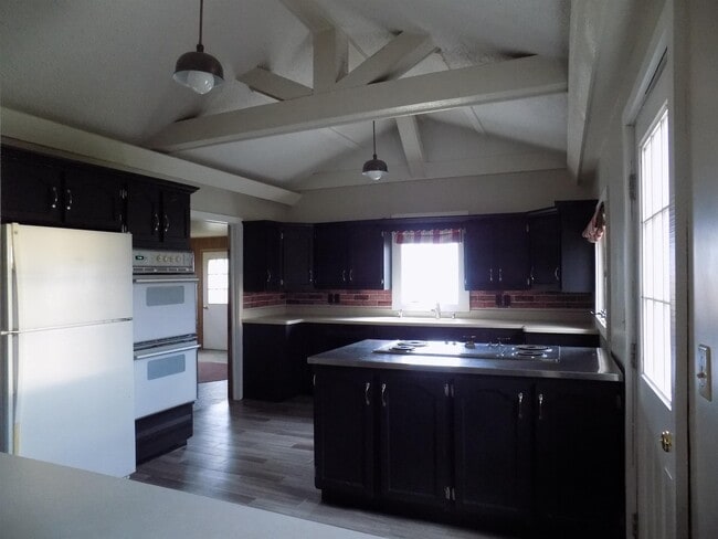 Photo - 13590 Howard Rd