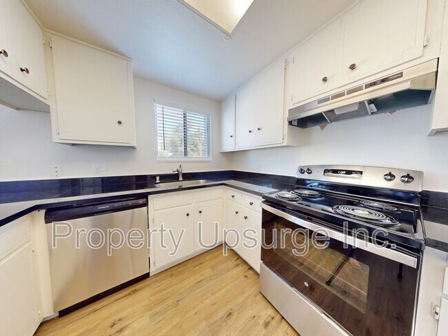 Photo - 1625 Robinson St