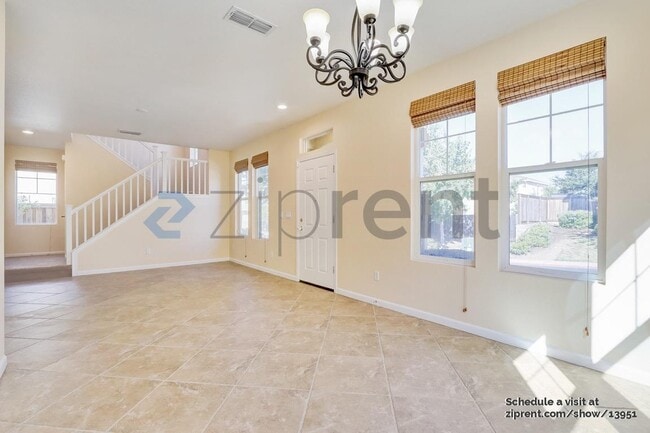 Photo - 704 Moore Way