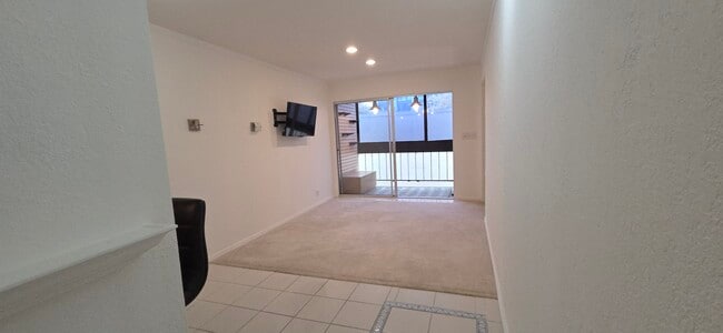 Photo - 288 Whitmore St Unidad 211