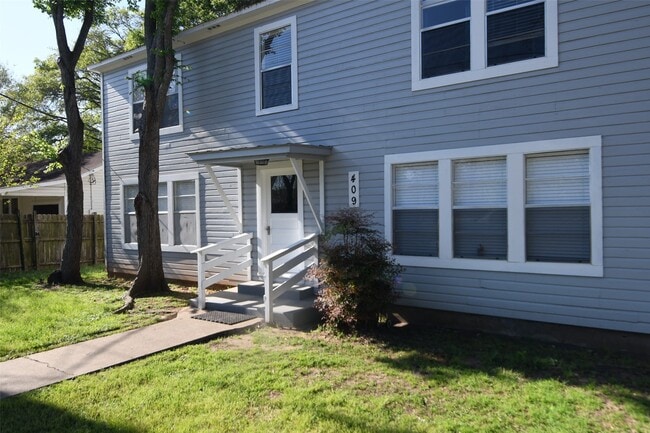 Building Photo - 409 E Austin St