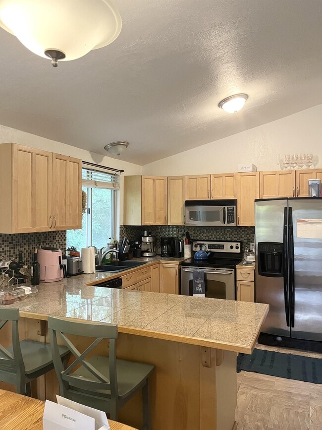 Photo - 211 Redwood Cir