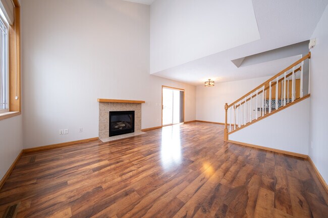 Photo - 557 French Ln