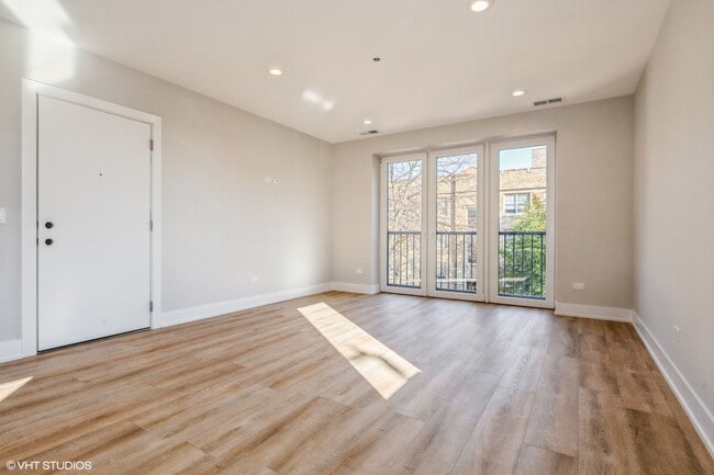 Photo - 3216 N Karlov Ave Unit 4N