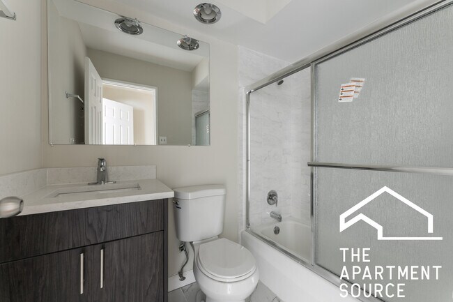 Photo - 5917 N Kenmore Ave Unidad 527