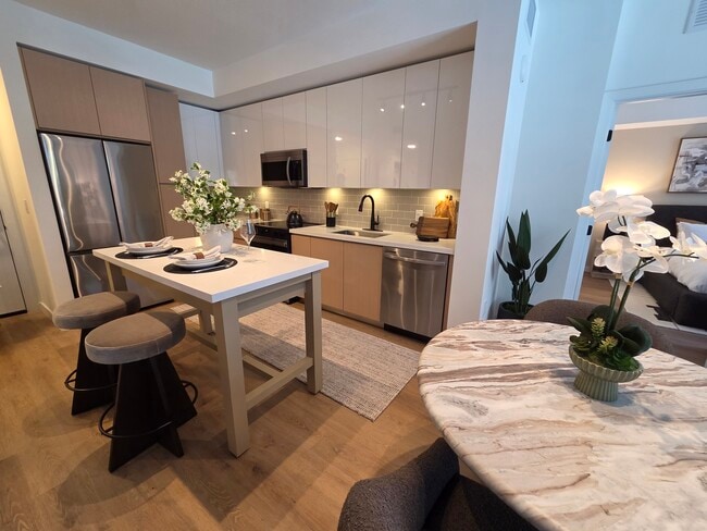 Building Photo - 1640 NE 125th St Unit B1