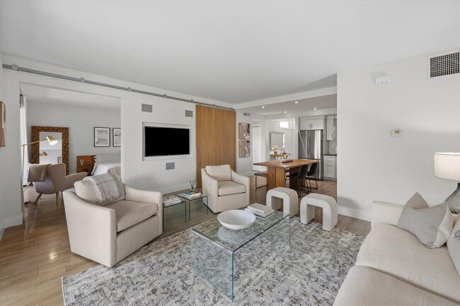 Building Photo - 11818 Pebblewood Dr