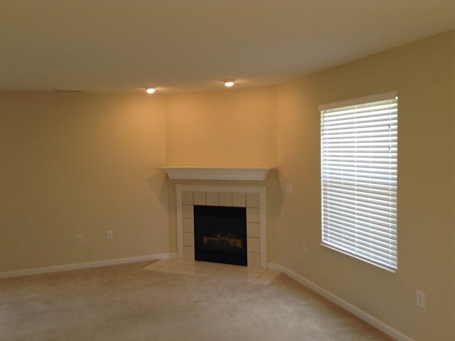 Photo - 1023 Canterbury Ln