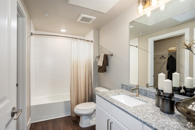 1BR, 1BA - 737SF - Bathroom