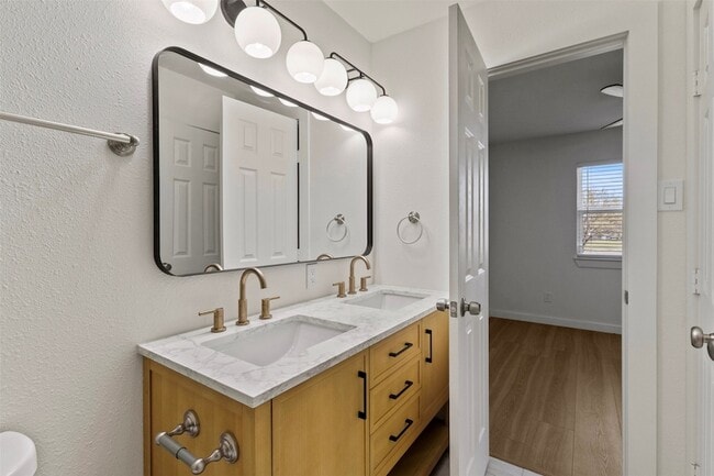 Photo - 908 Isbell Rd Unidad D