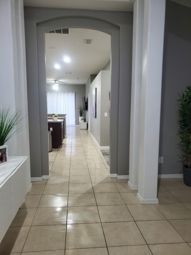 Gallery walkway - 4037 Longworth Loop