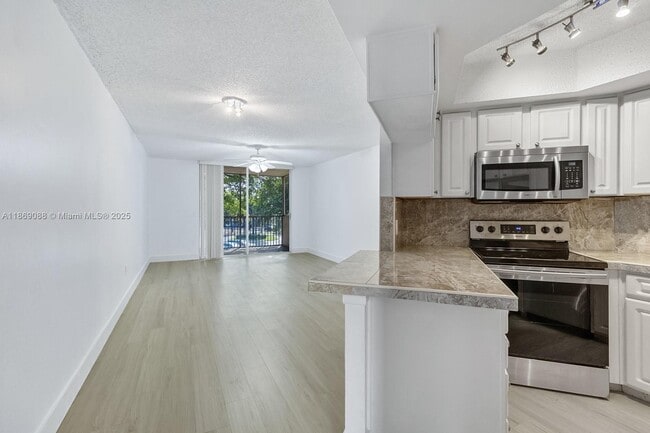 Building Photo - 8333 Lake Dr Unit 302 Rental