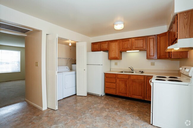 2 Bedroom/ 1 1/2 Bath Townhome - Unfurnished