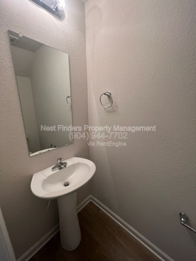 Photo - 689 Melba St