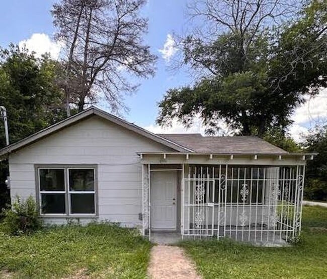 Building Photo - 3709 Beverly Dr