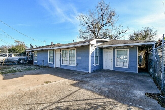 Building Photo - 8308 John St