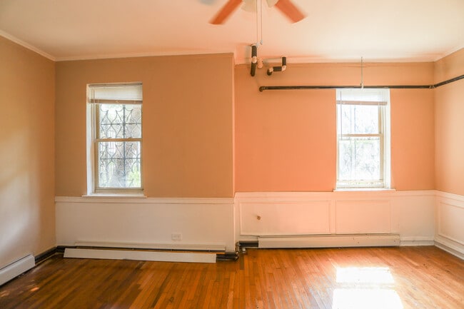Building Photo - 4137 N Keystone Ave Unit #102