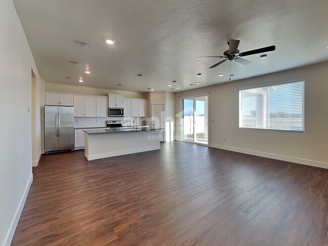 Photo - 6550 Spriggel St