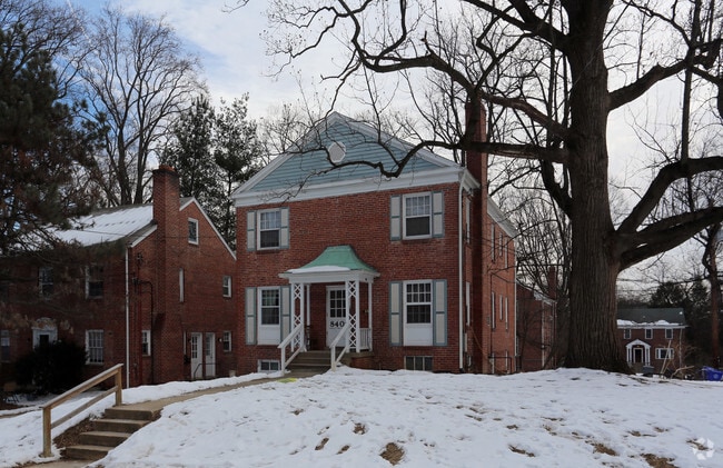 Building Photo - 8401 Greenwood Ave
