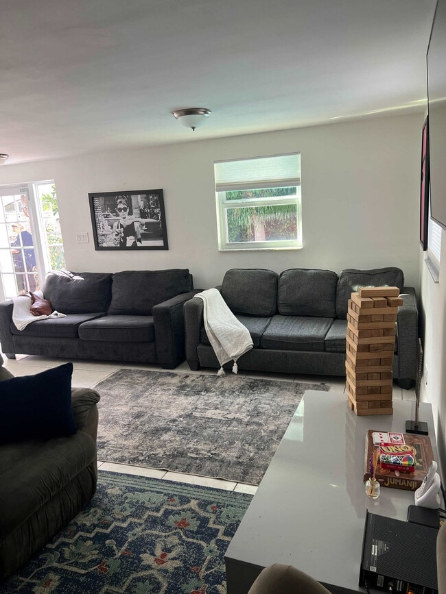 Photo - 712 SW 7th Terrace Unit SI ID1037652P