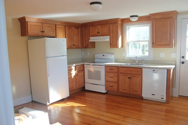 eat in kitchen - 1 Ford Pl Unit 1FordPl. Apt1