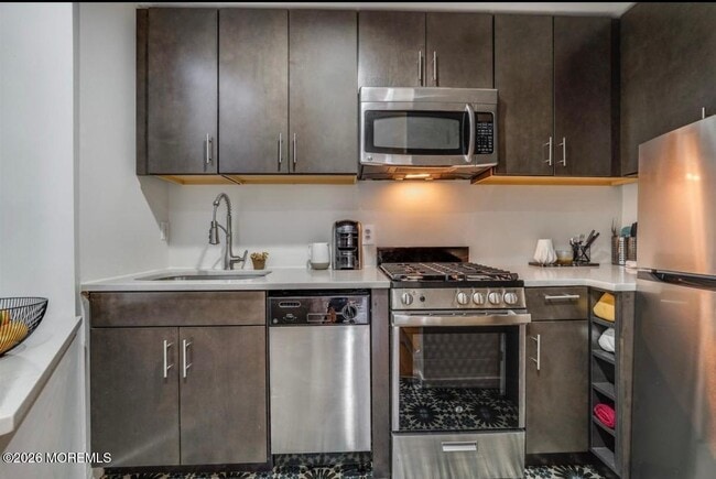 Building Photo - 716 Adams St Unit 3W