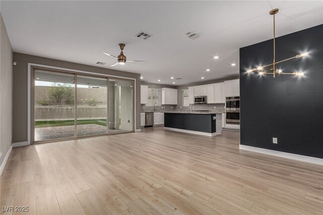 Photo - 759 Rogue Wave St