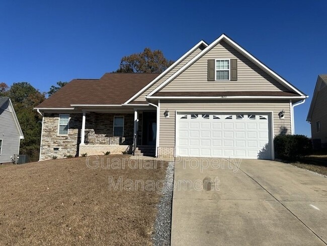 Building Photo - Well-Maintained 4 Bed 2.5 Bath with Fenced Backyard