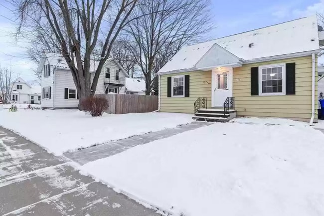 Building Photo - 705 Draper St