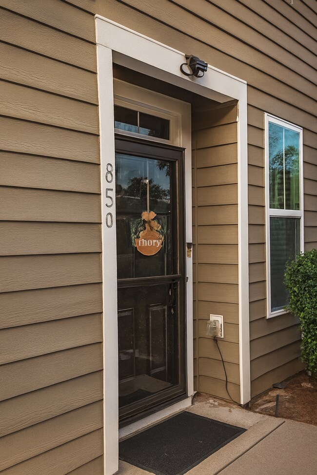 Photo - 850 New Derby Ln