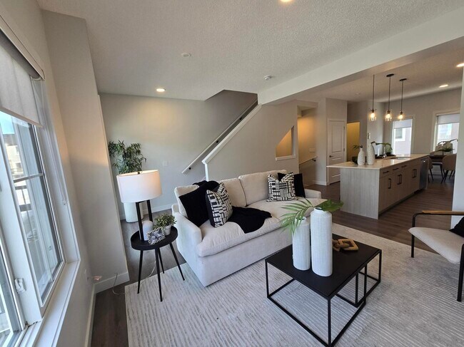 Photo - 3640-139 139 Ave NW Unit 28 / S