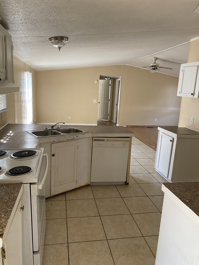 Photo - Spacious mobile home in a lovely community located in downtown area of Athens.