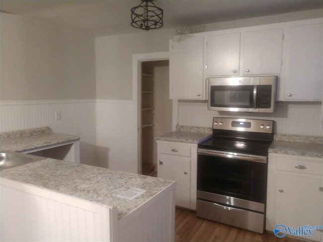 Photo - 510 Forrest Cir NE