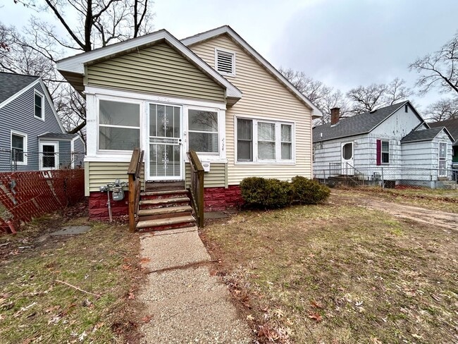 Building Photo - Three Bedroom Home in Muskegon