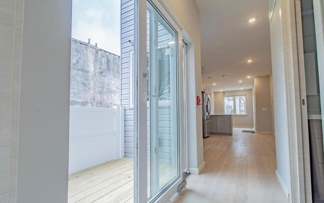 Photo - 2142 W Master St