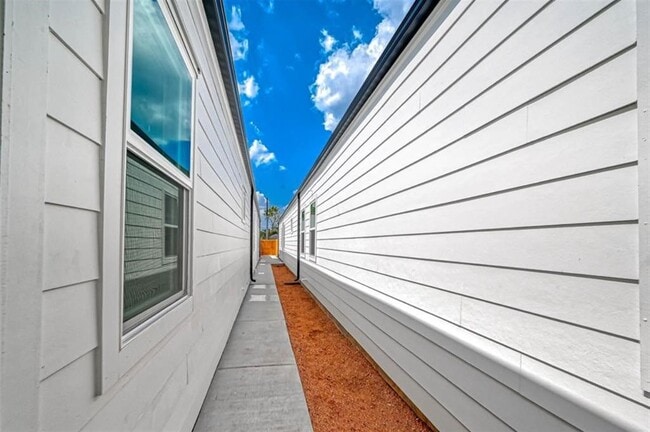 Building Photo - 8405 Schneider St