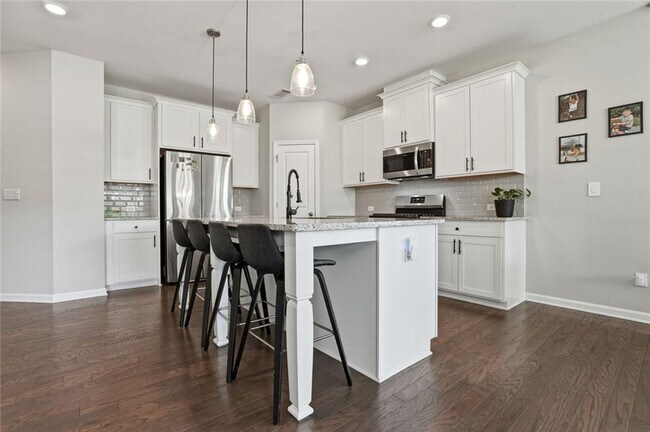 Photo - 504 Elm Bluff Way