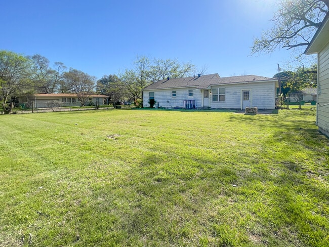 Photo - 701 N Barbara St