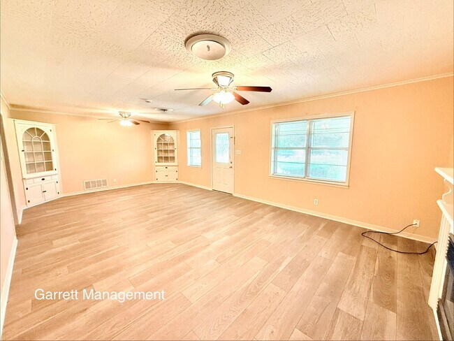 Photo - Spacious 4-Bedroom Home in Lampasas – Room to Live, Work & Play!
